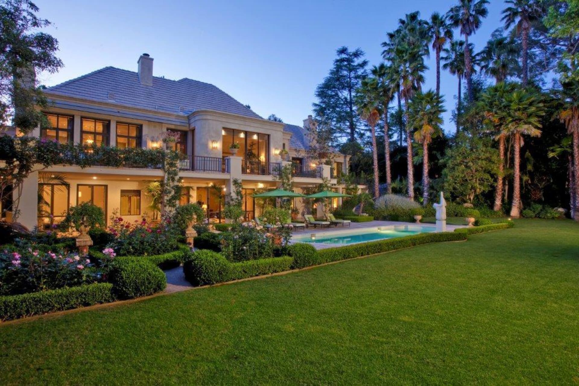 Top 5 Reasons Why Celebrities Love Beverly Hills Real Estate