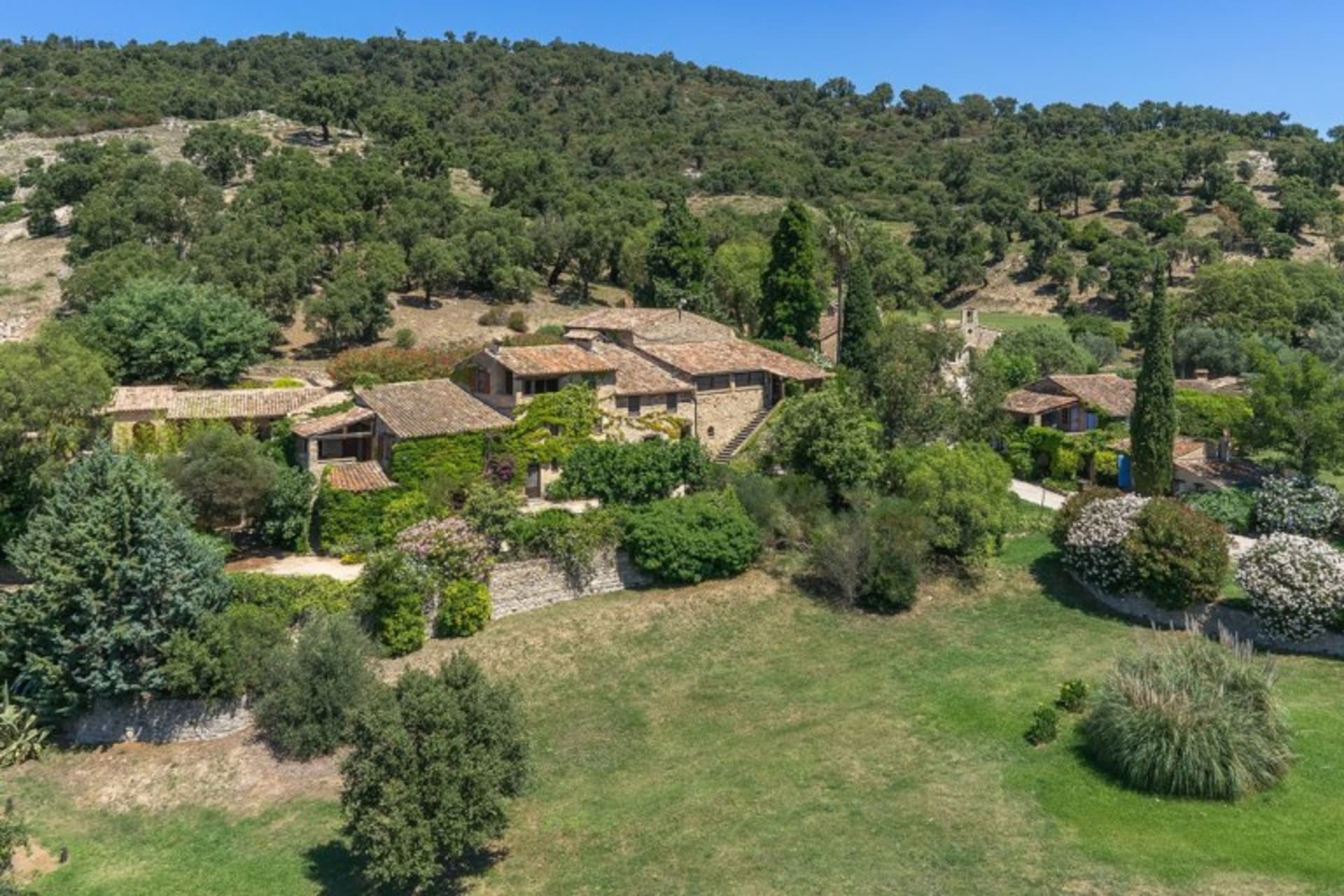 johnny-depp-s-plan-de-la-tour-sets-standard-for-european-luxury