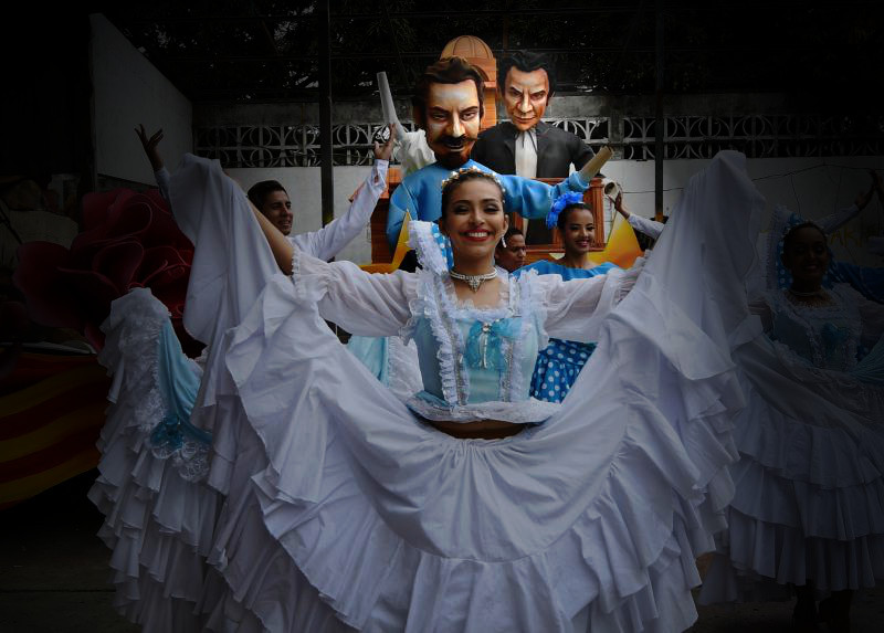 Fotografía de Cuatro ferias, conciertos, desfile y más actos realzan fiesta octubrina