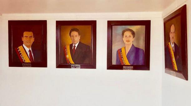 Fotografía de Cuadro de Rosalía Arteaga, como presidenta de Ecuador, se incluyó en Museo Municipal de Guayaquil