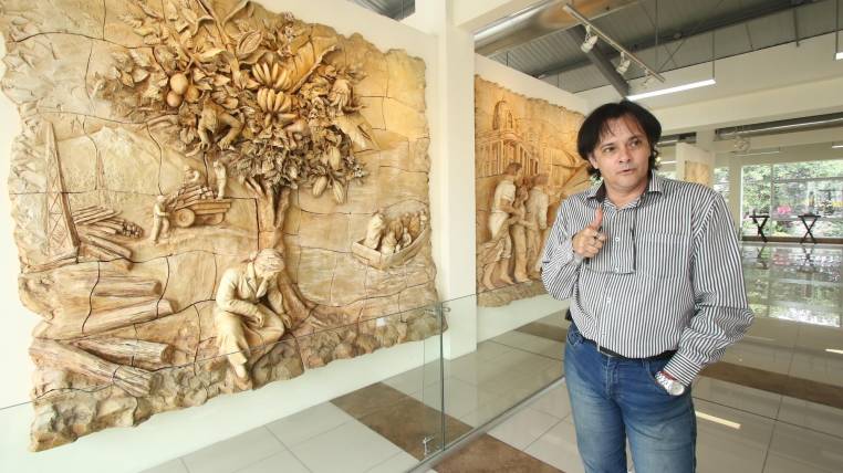 Fotografía de La historia del país en murales de arcilla