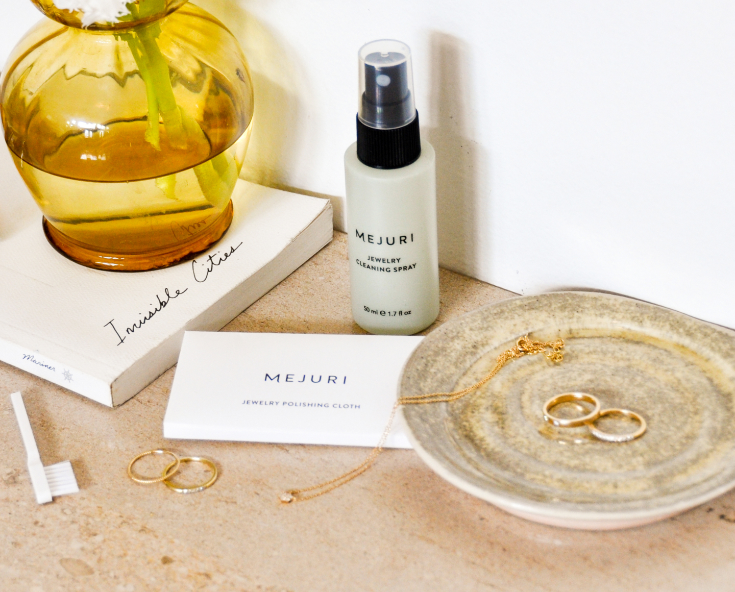 The Mejuri Guide to Cleaning your Jewelry