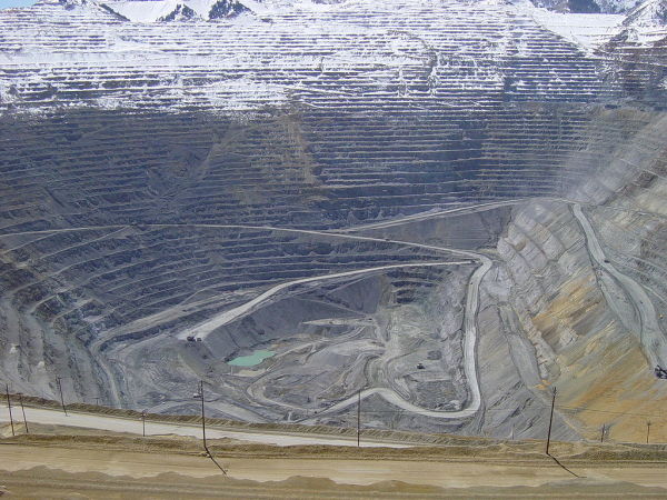 1024px bingham canyon april 2005