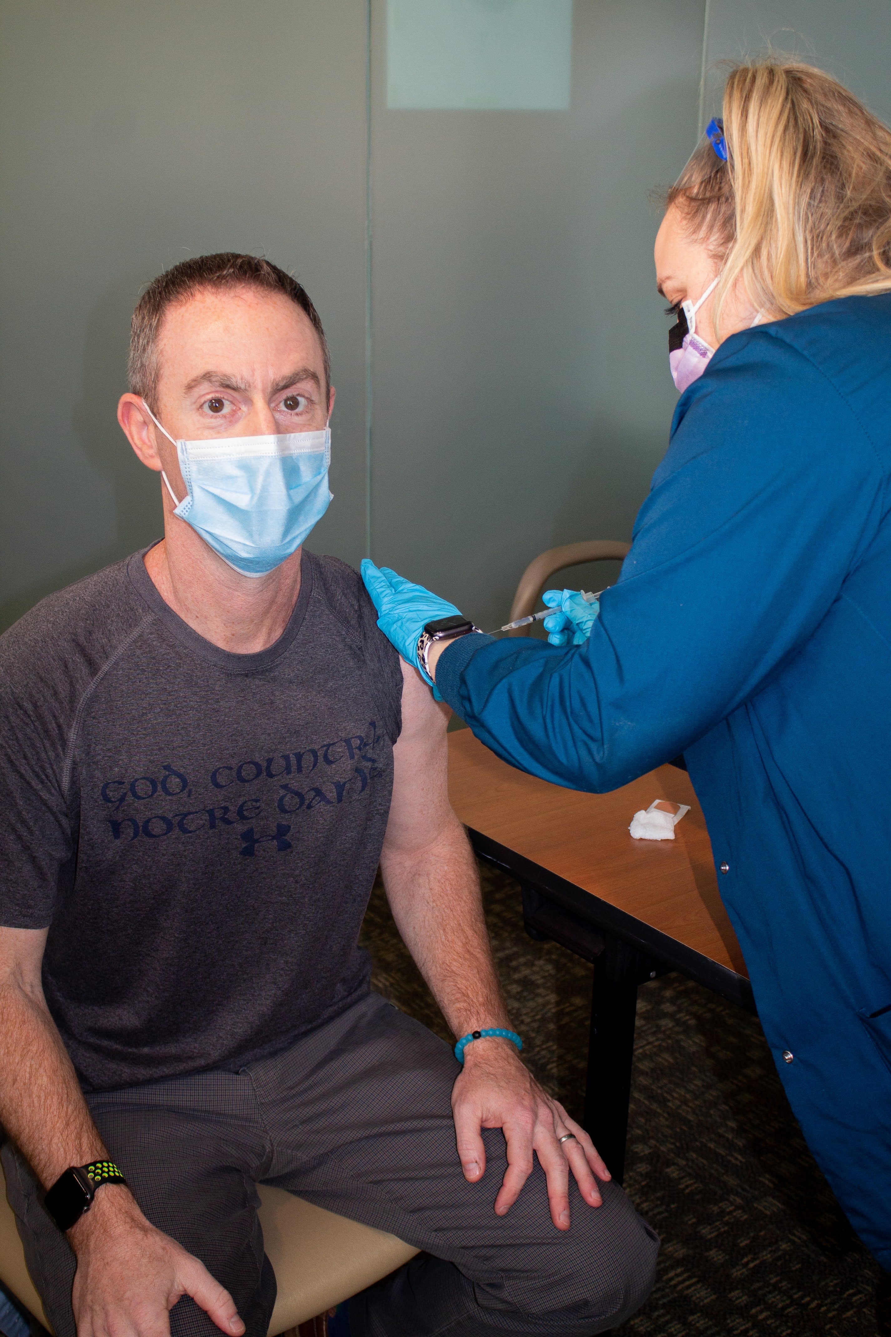 Dr. Bankoff gets the COVID-19 vaccine. 