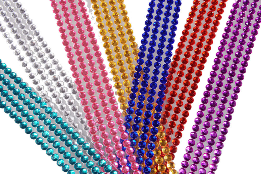 Halve perler på snor selvklebende ass farger Milas no