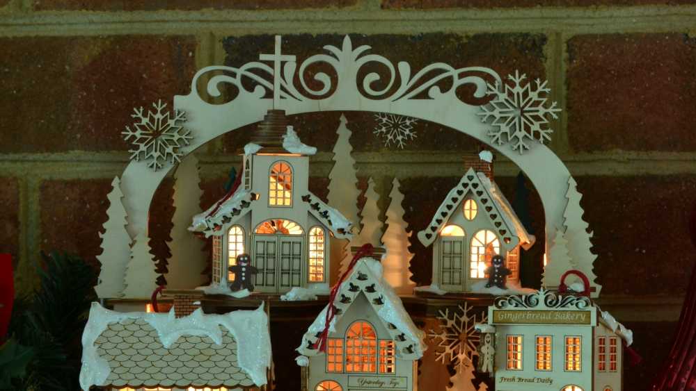 ginger-cottages-lit-up.jpg ginger-cottages-lit-up.jpg