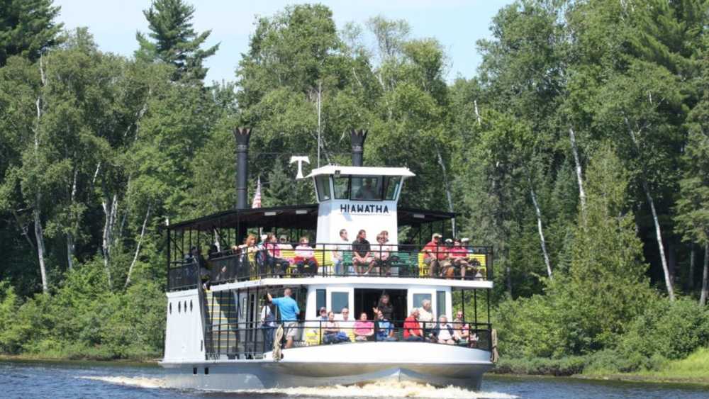 tahquamenon.falls.riverboat.tours.jpg tahquamenon.falls.riverboat.tours.jpg
