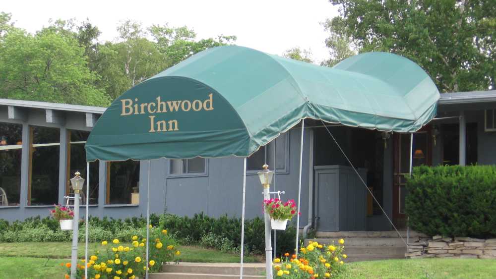 Birchwood Inn Entrance - 2272.JPG Birchwood Inn Entrance - 2272.JPG