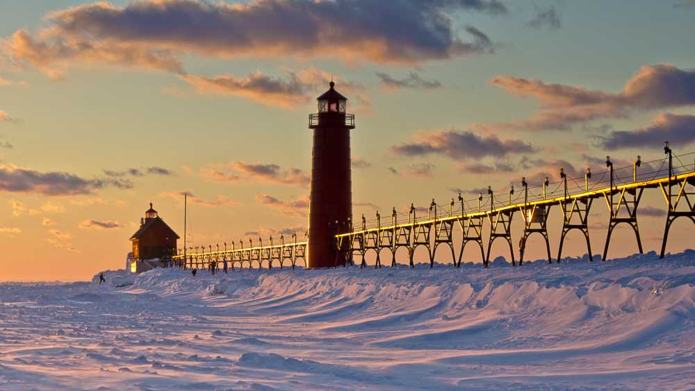 Grand Haven South Pier & Lighthouses - Photo: Bob Peskorse Grand Haven South Pier & Lighthouses - Photo: Bob Peskorse