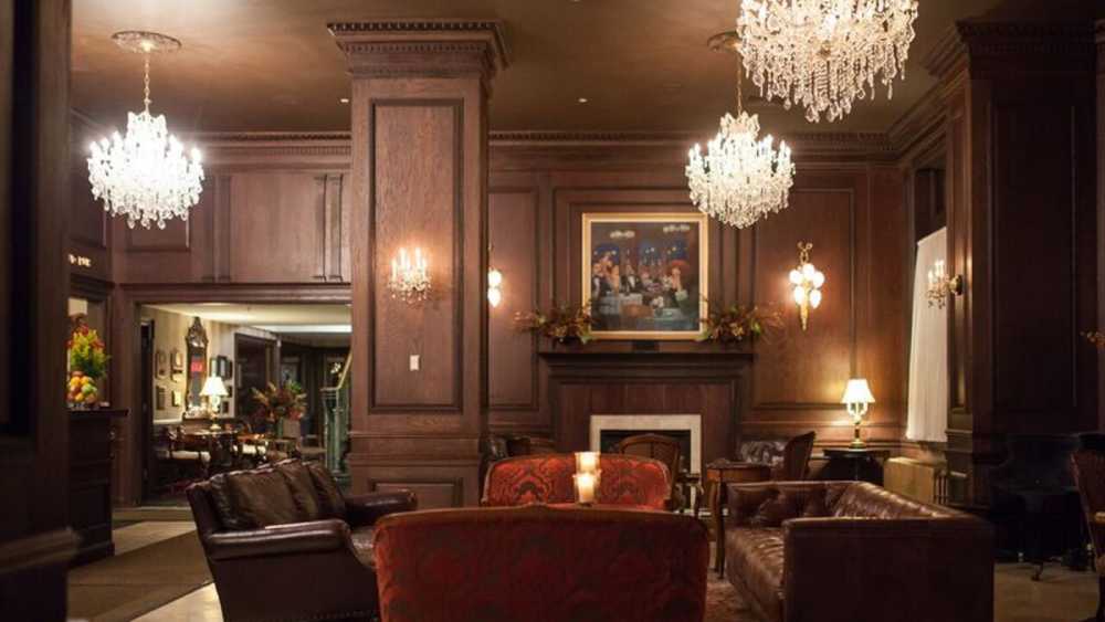 Landmark.Inn.Lobby.jpg Landmark.Inn.Lobby.jpg