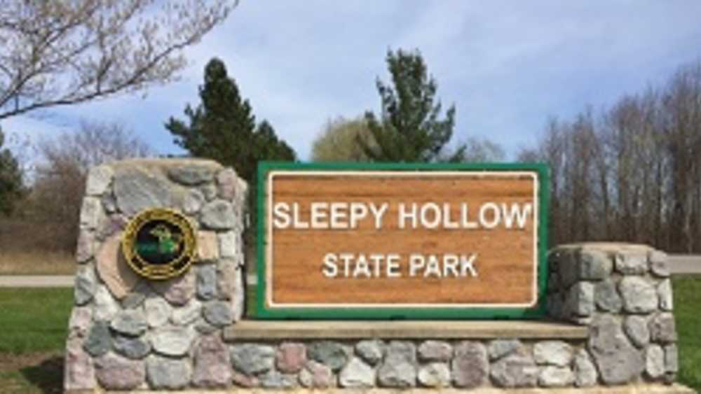 DNR, Sleepy Hollow State Park, Sign, Spring DNR, Sleepy Hollow State Park, Sign, Spring