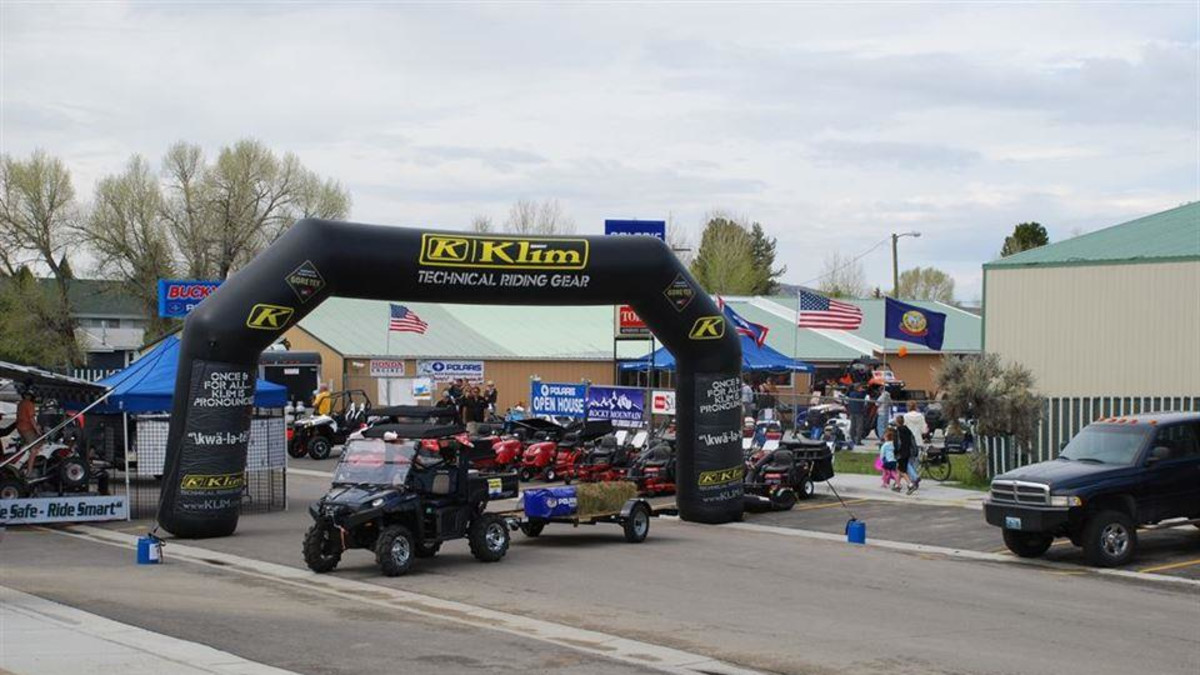 Bucky's Outdoors Pinedale Travel Wyoming. That's WY