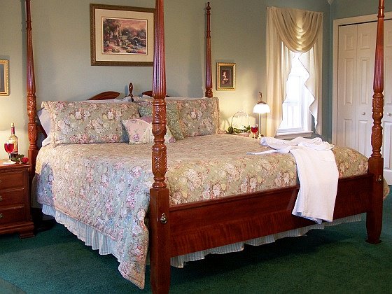 Eureka Honeymoon Cottage