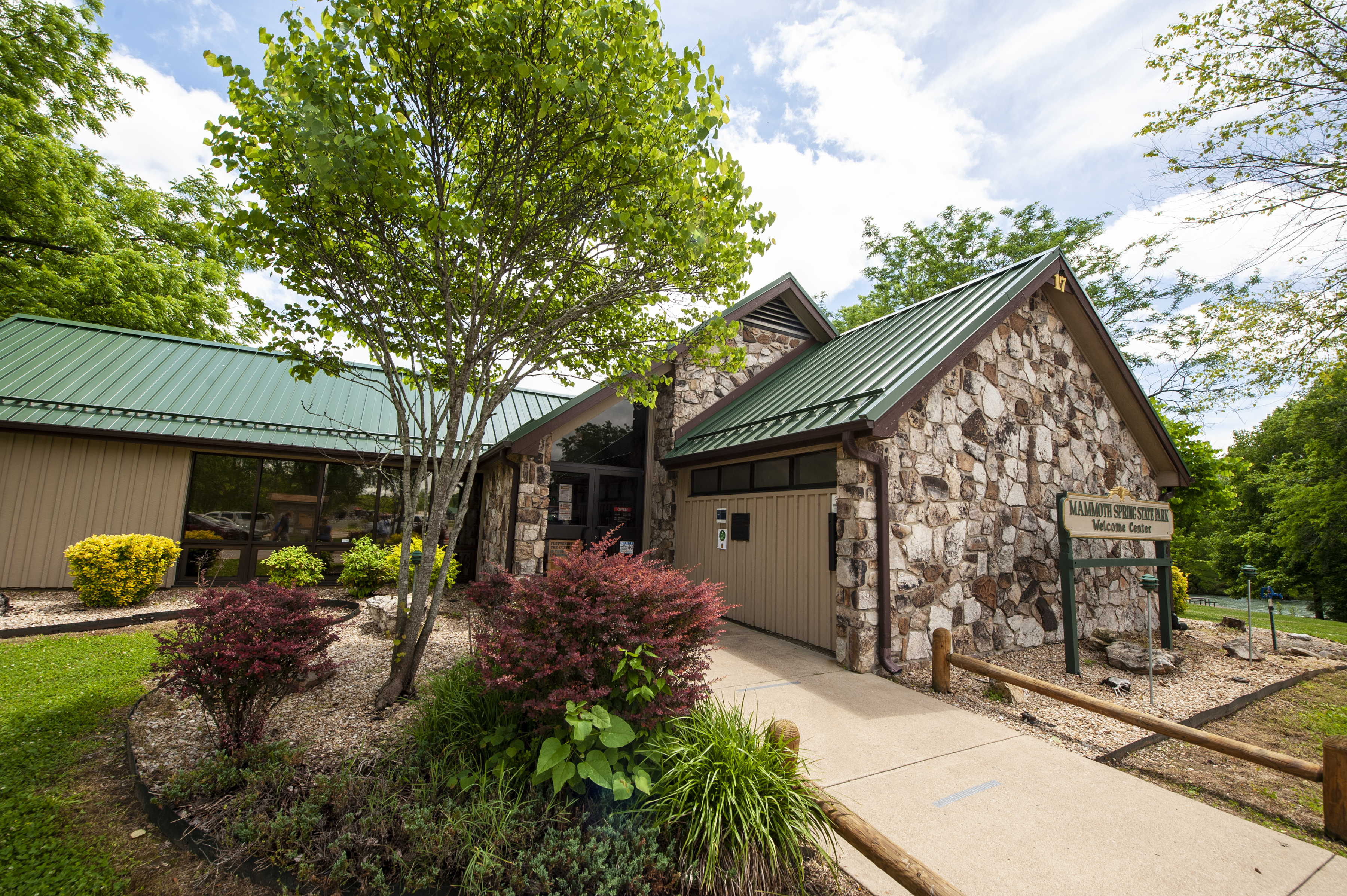 Entrance of Mammoth Spring Welcome Center