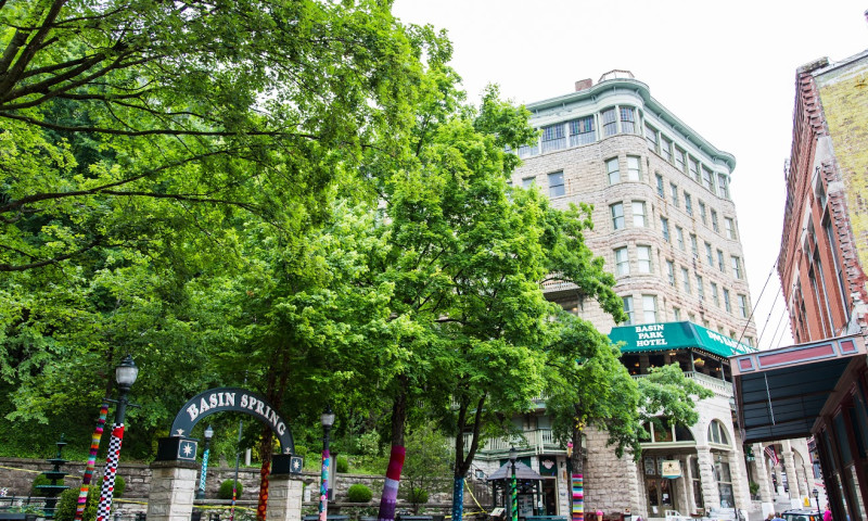 1905 Basin Park Hotel
