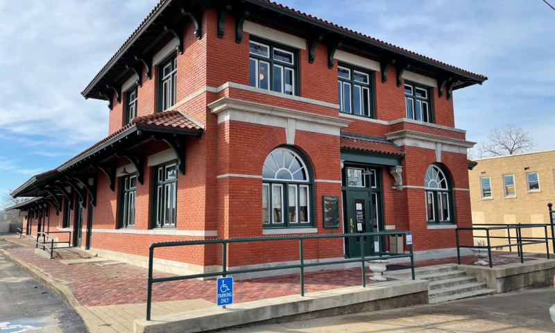 The restored 1912 Missouri Pacific railroad station opened in 1990 as the original Delta Cultural Center. Today, the Depot houses a number of permanent exhibits which cover the history and geography of the Delta. 