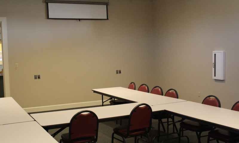 In addition to offering tables and chairs, there is a small caterer's kitchen.  Different room setups are available. Please call the Delta Cultural Center at (870)-338-4350 for reservations and pricing. 