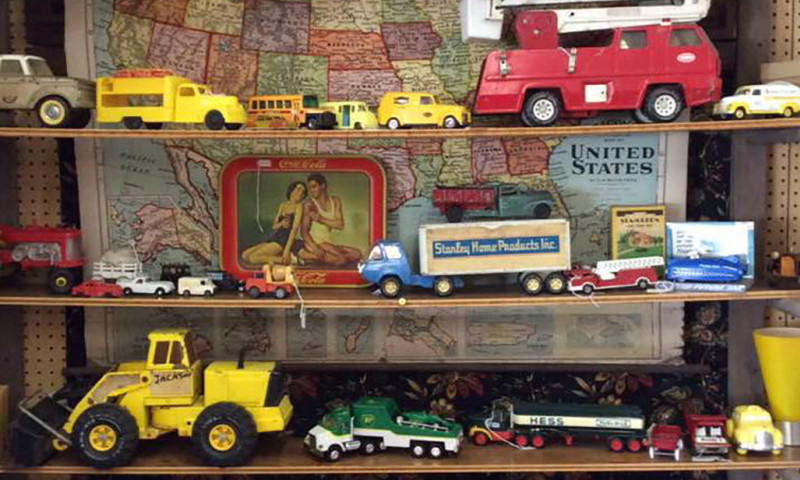 Dowless Antiques & Area Rugs