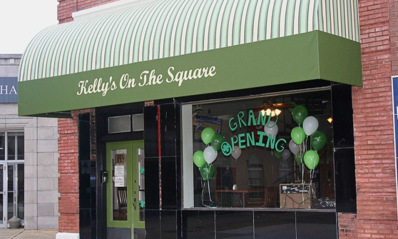 Kelly's on the Square