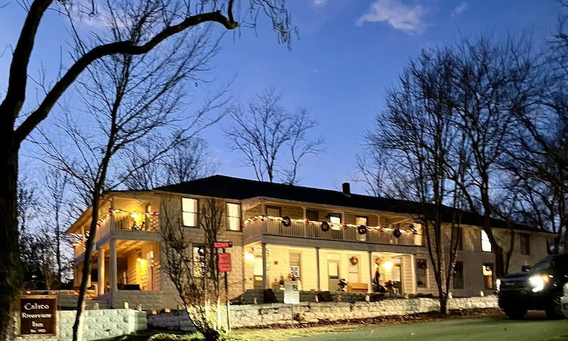 Calico Riverview Inn