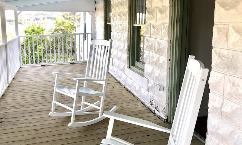 Calico Riverview Inn