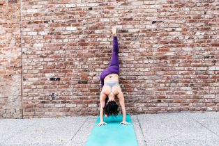 kim sin office yoga