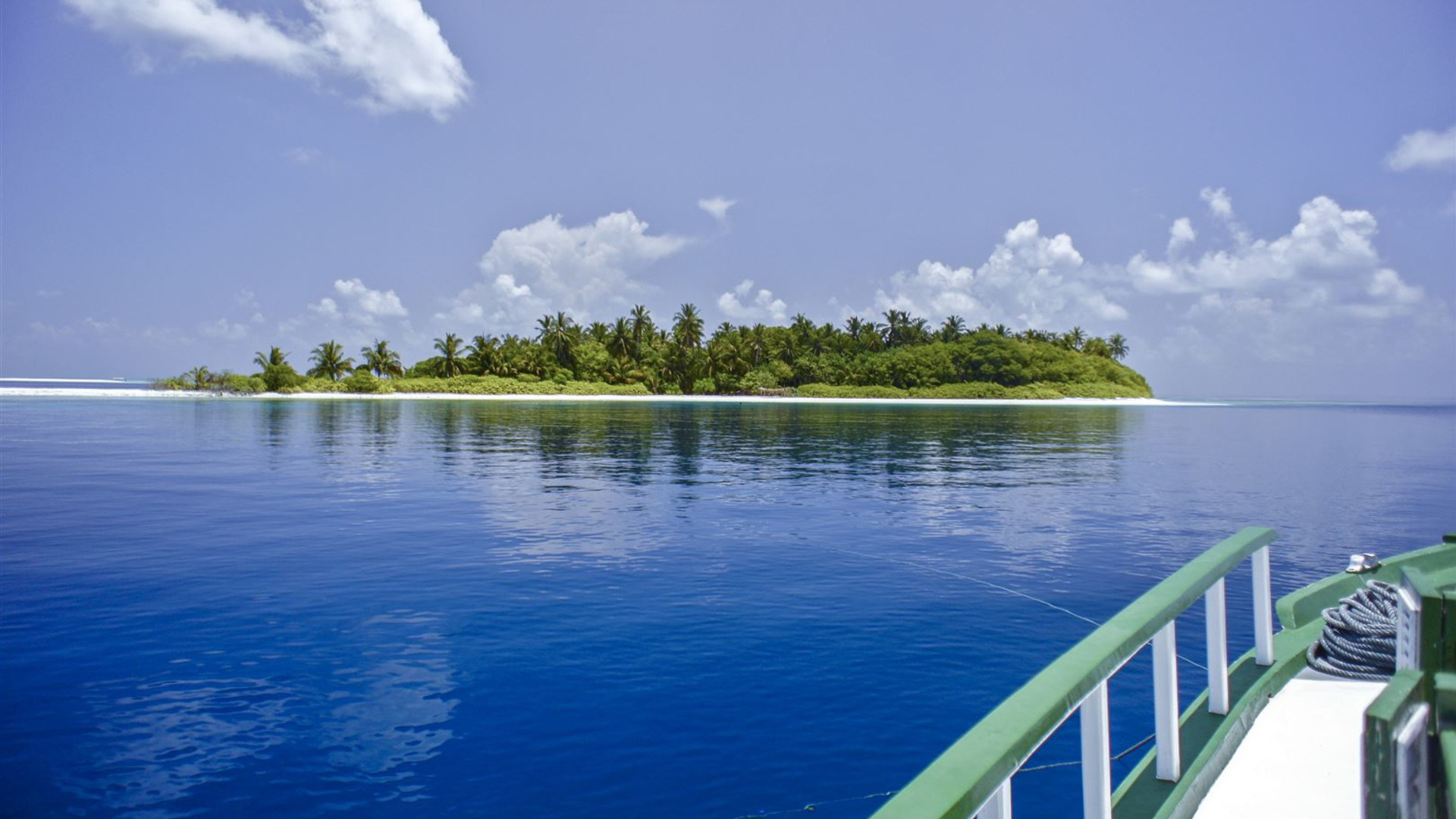 Click to view large image Maldives Cruise: Indian Ocean Dhoni Life