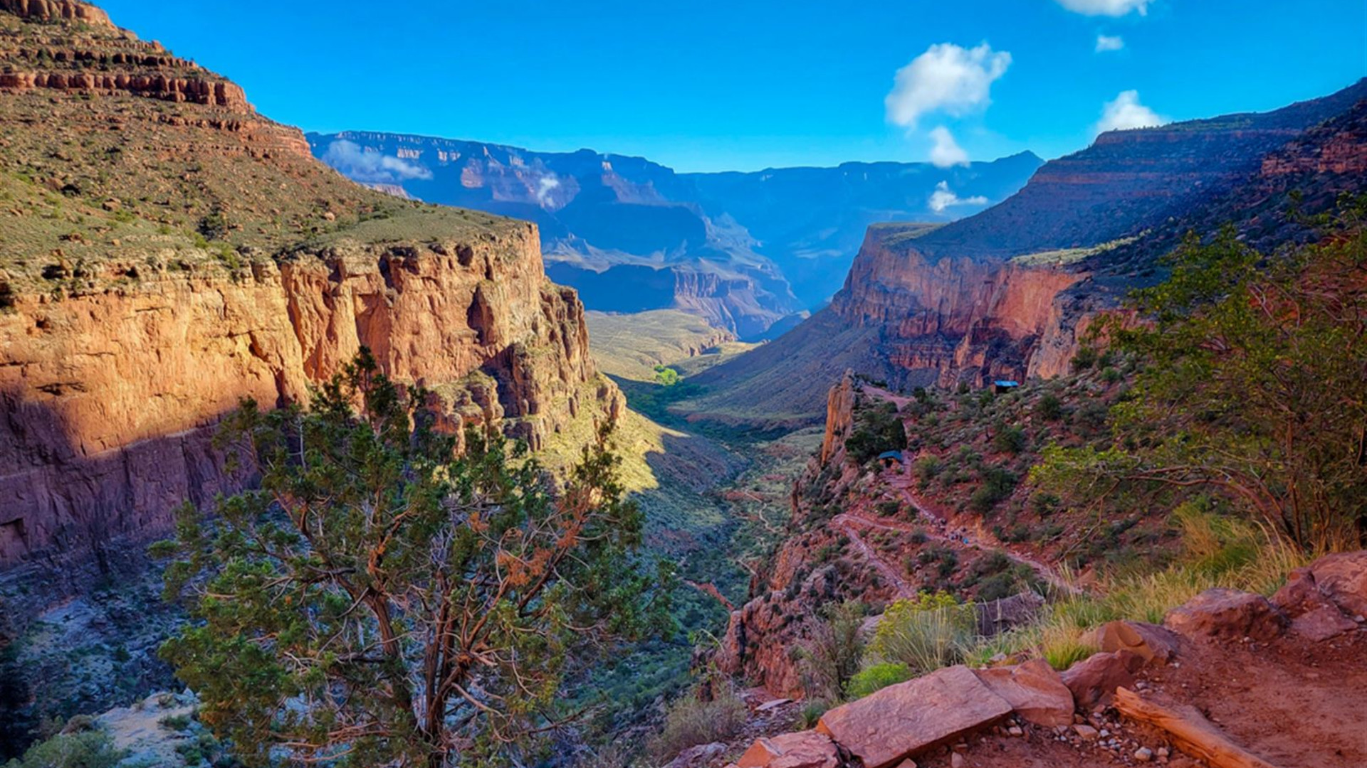Click to view large image Premium Hiking in the Grand Canyon