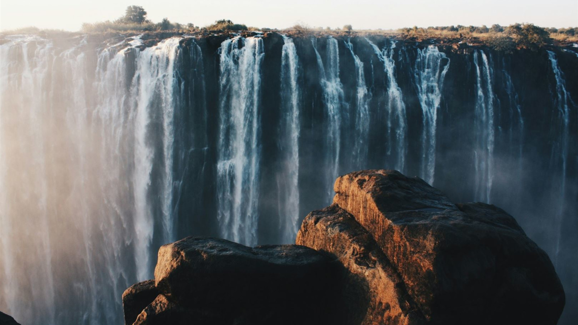 Click to view large image Botswana & Zimbabwe Lodge Safari