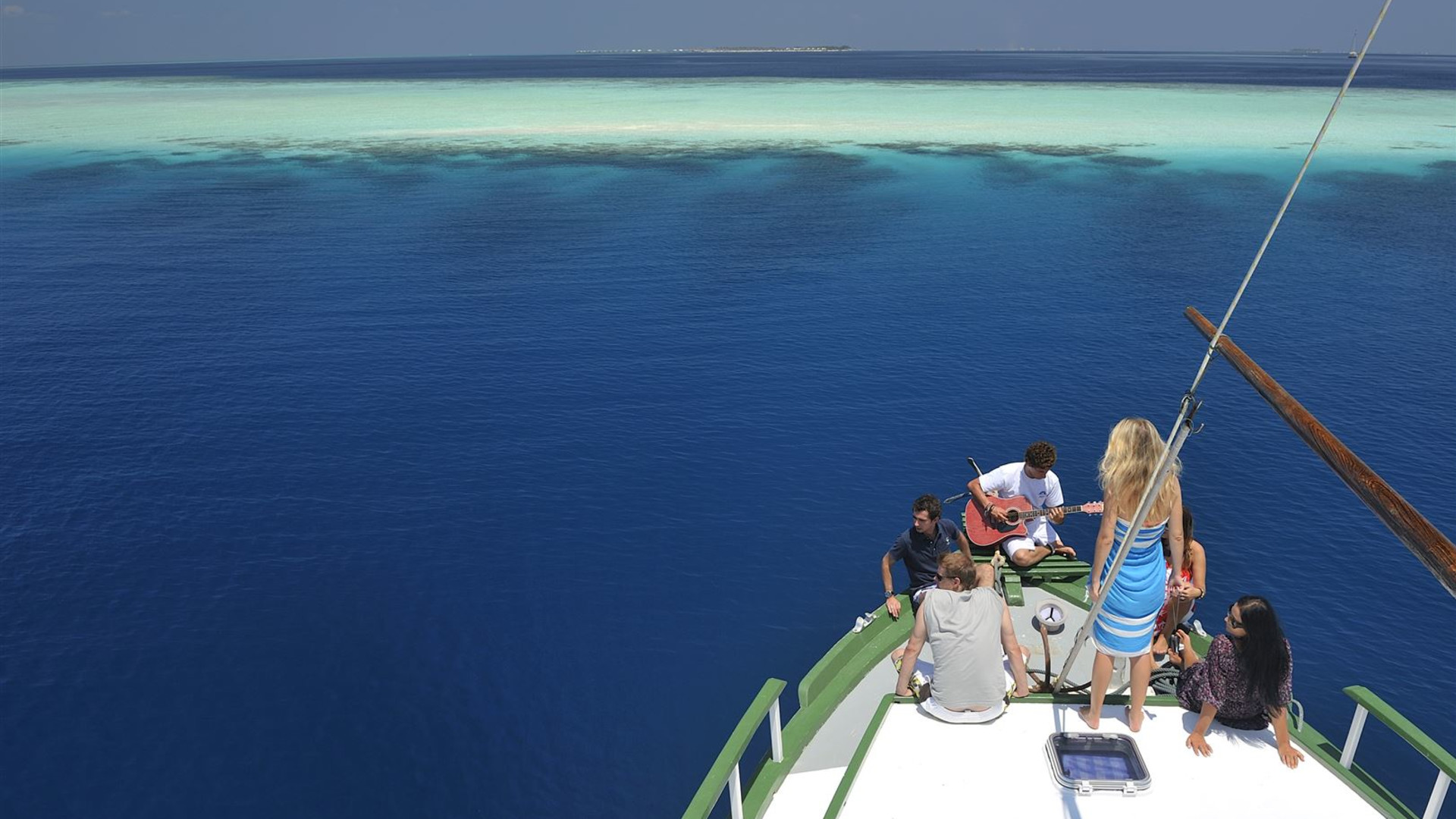 Click to view large image Maldives Dhoni Cruise