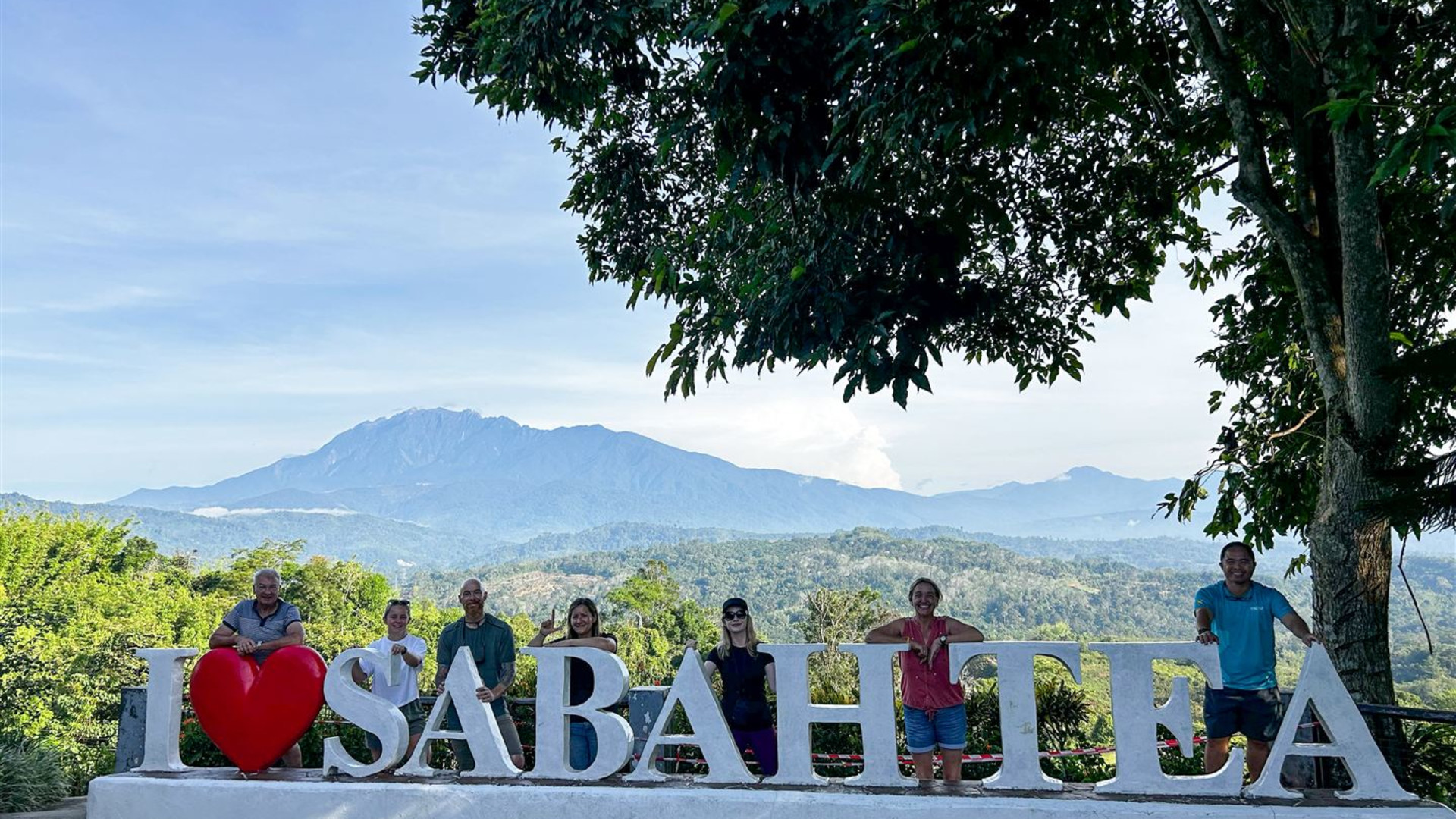 Click to view large image Borneo Wildlife Discoverer