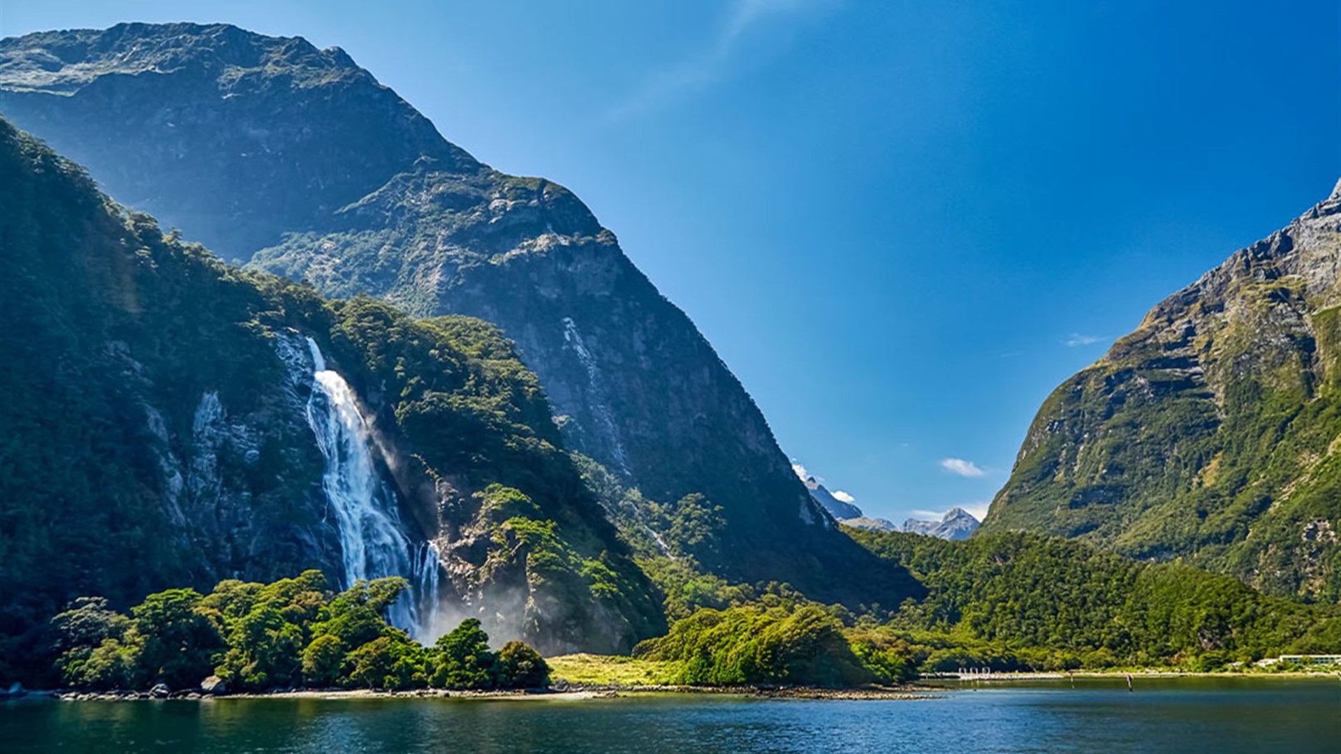 Click to view large image Walk New Zealand's Fiordland National Park