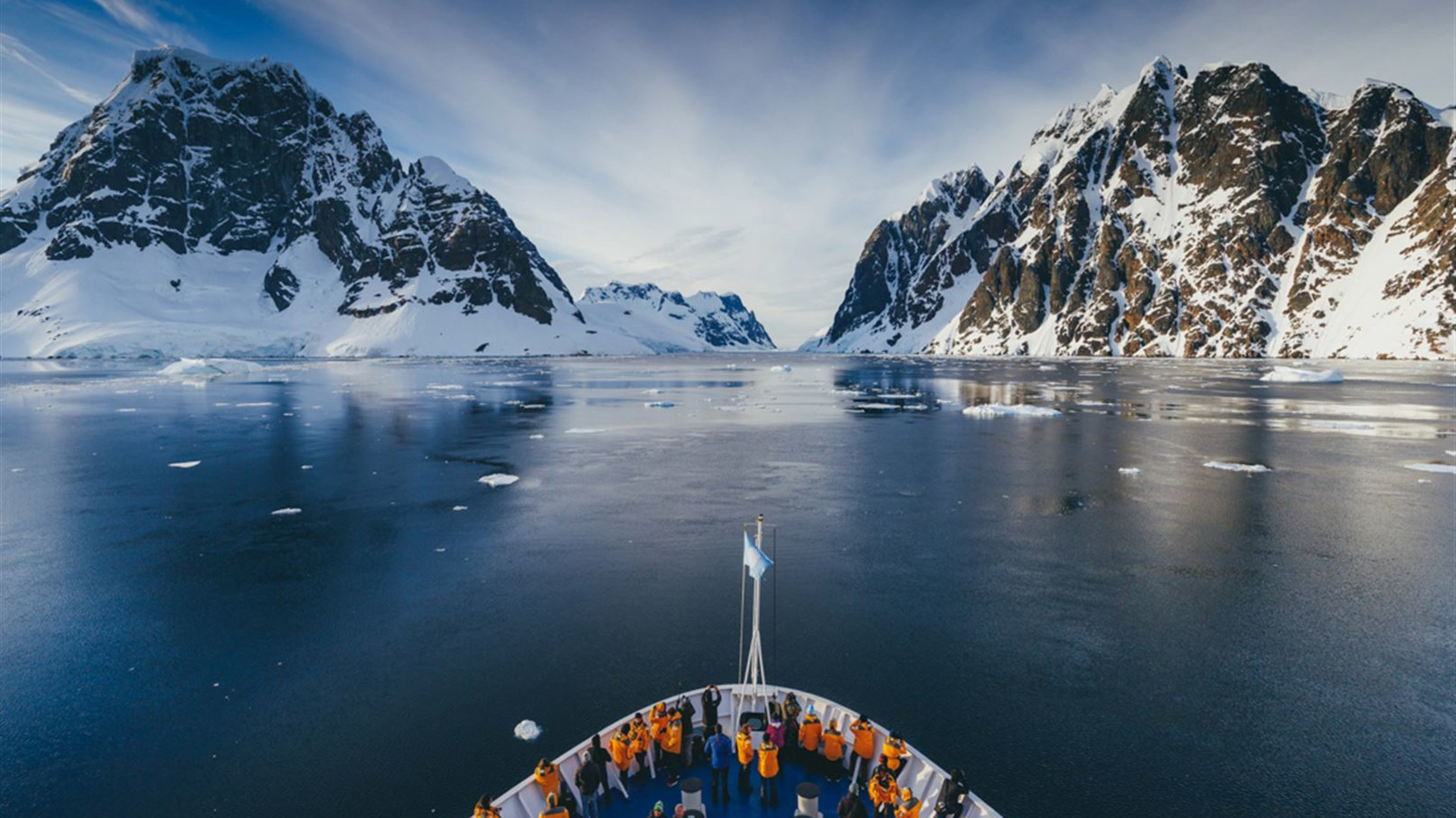 Click to view large image Crossing the Circle: Southern Expedition (Ocean Explorer)