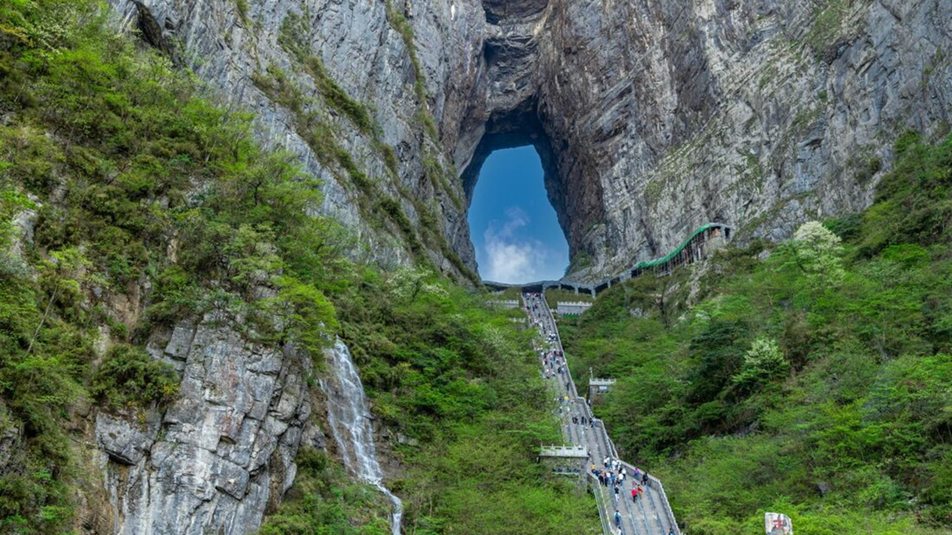 Click to view large image Southern China Highlights: Hong Kong to Shanghai