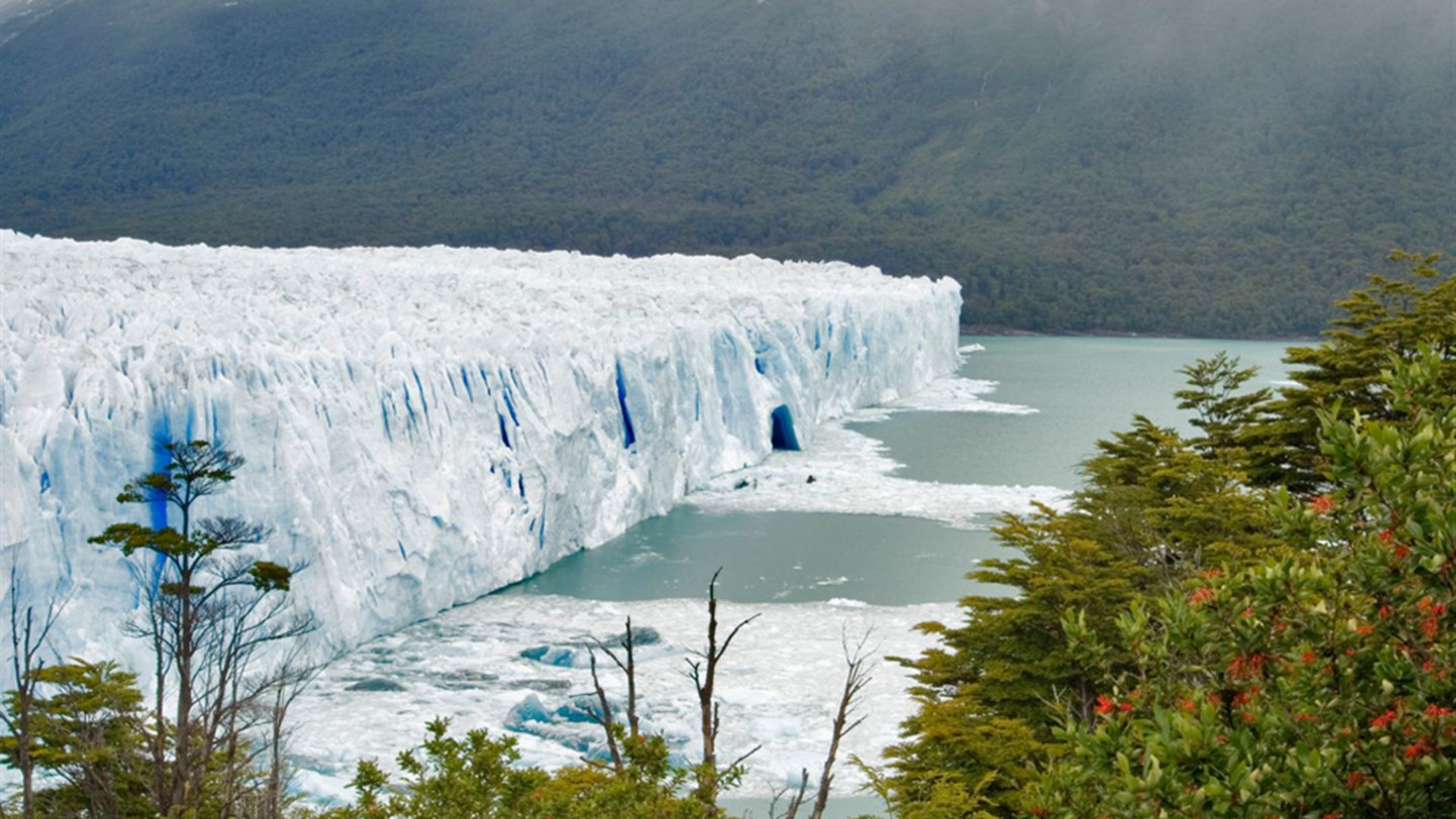 Click to view large image Patagonia: Turquoise Lakes & Torres del Paine