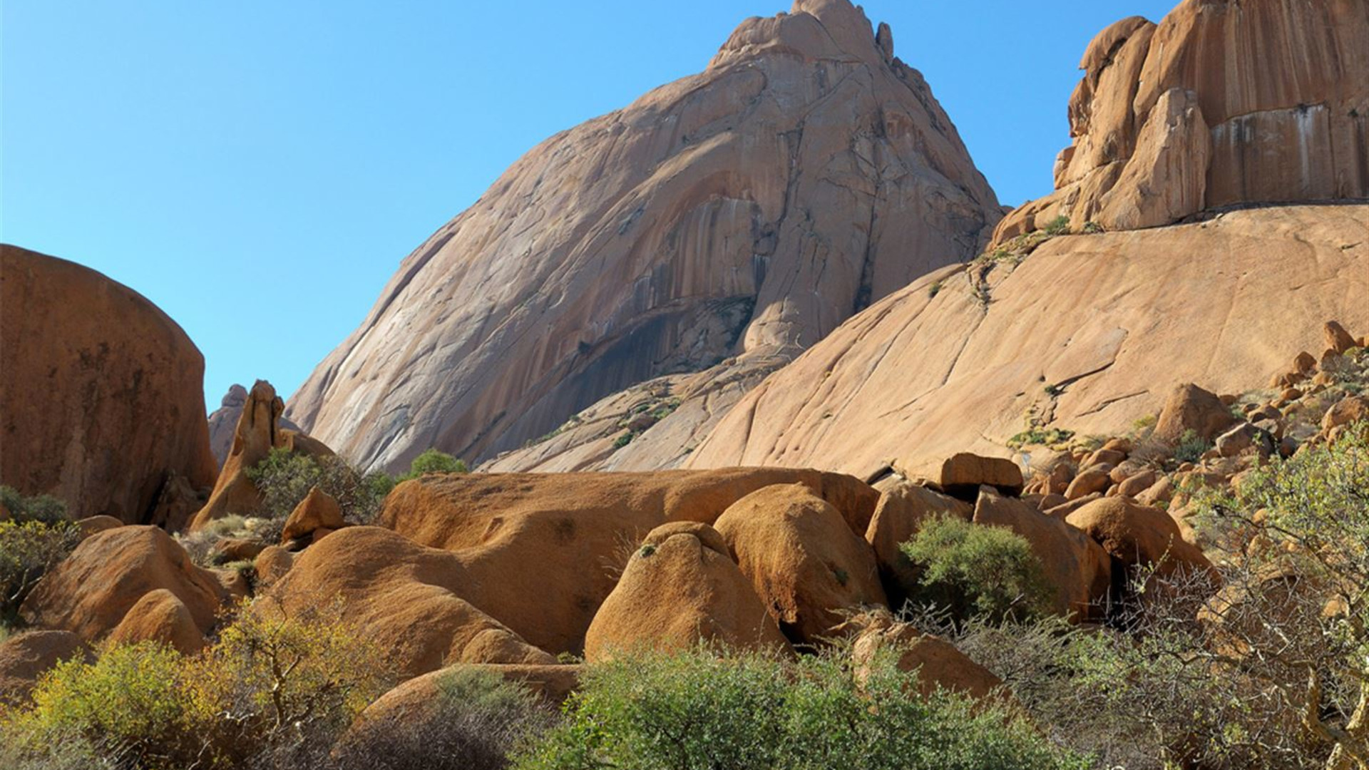 Click to view large image Cape & Dunes Southbound: Desert Camping & Safari Drives