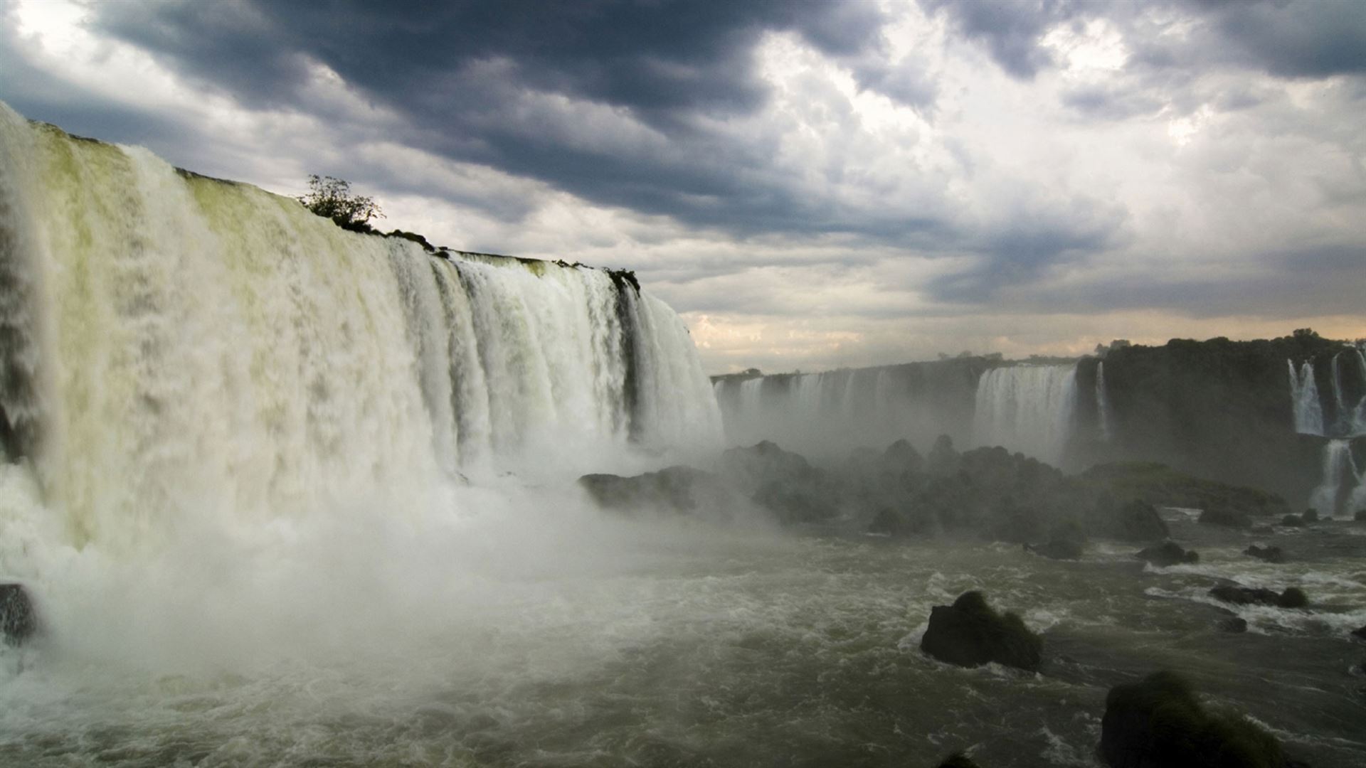 Click to view large image Buenos Aires to Rio de Janeiro: Falls & Footy