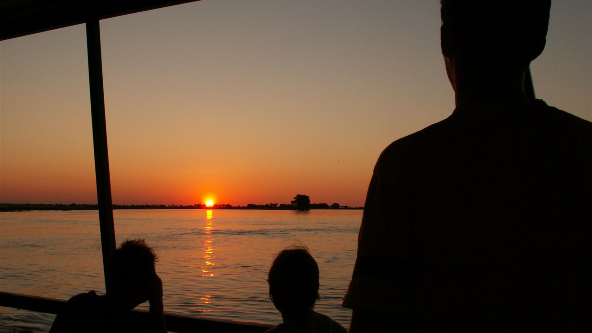 Click to view large image Botswana & Zimbabwe Lodge Safari