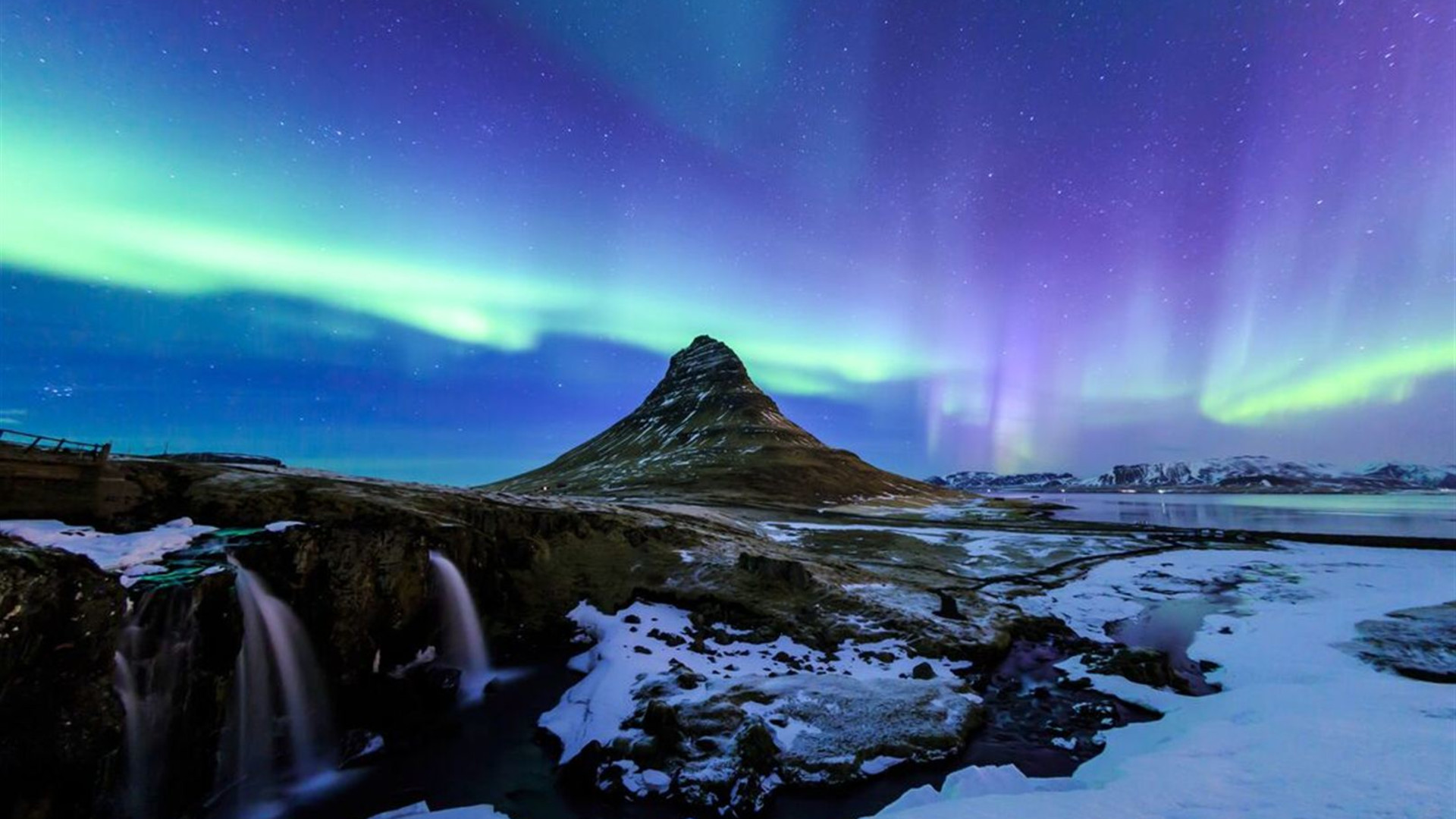 Click to view large image Northern Lights Escape