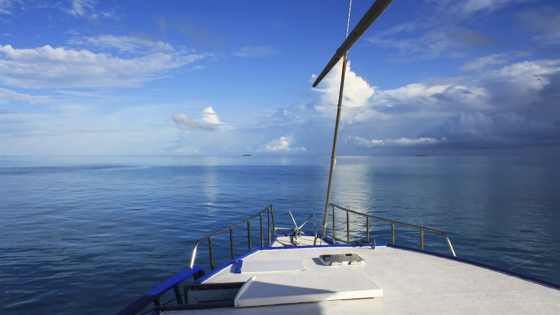 Click to view large image Maldives Cruise: Indian Ocean Dhoni Life