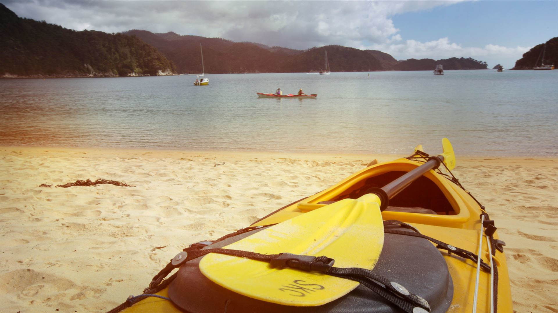 Click to view large image New Zealand: South Island Encompassed