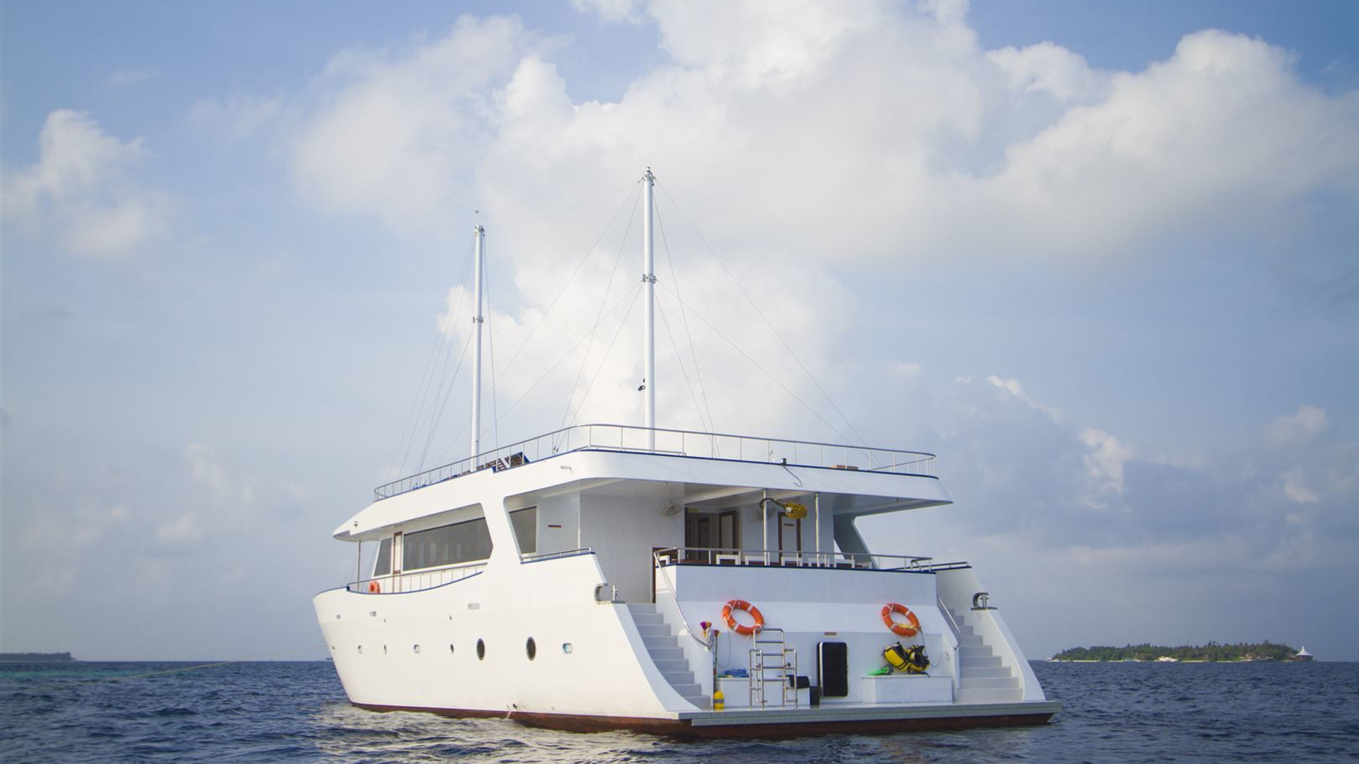 Click to view large image Maldives Dhoni Explorer