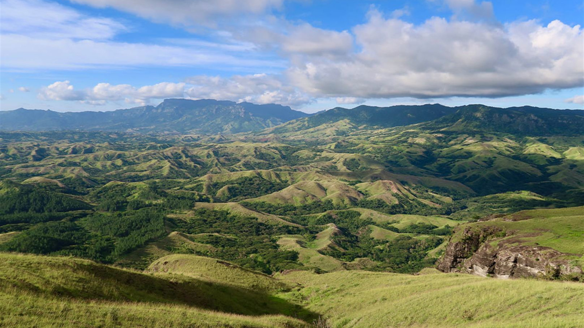Click to view large image Fiji: Hike, Raft & Snorkel