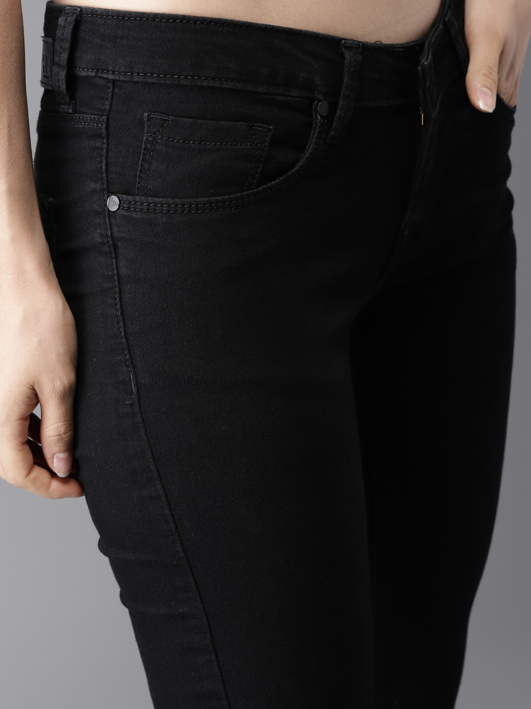 HERE&NOW Women Black Skinny Fit Mid-Rise Ankle Length Clean Look Stretchable Jeans Price in India