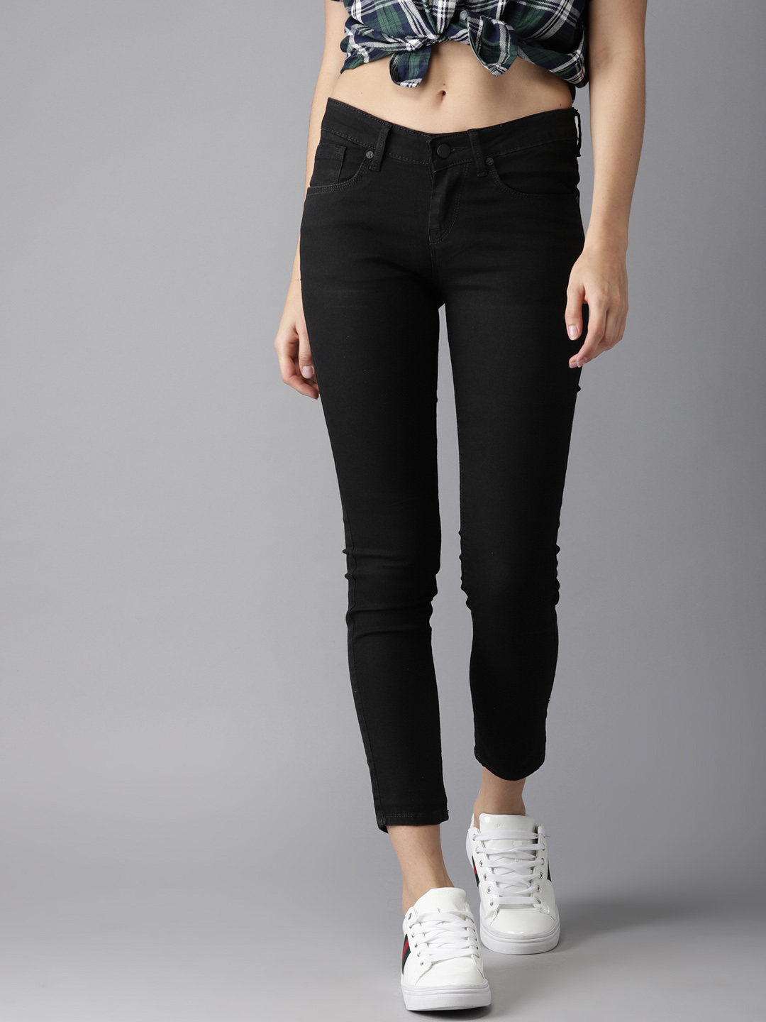 HERE&NOW Women Black Skinny Fit Mid-Rise Clean Look Stretchable Cropped Jeans Price in India