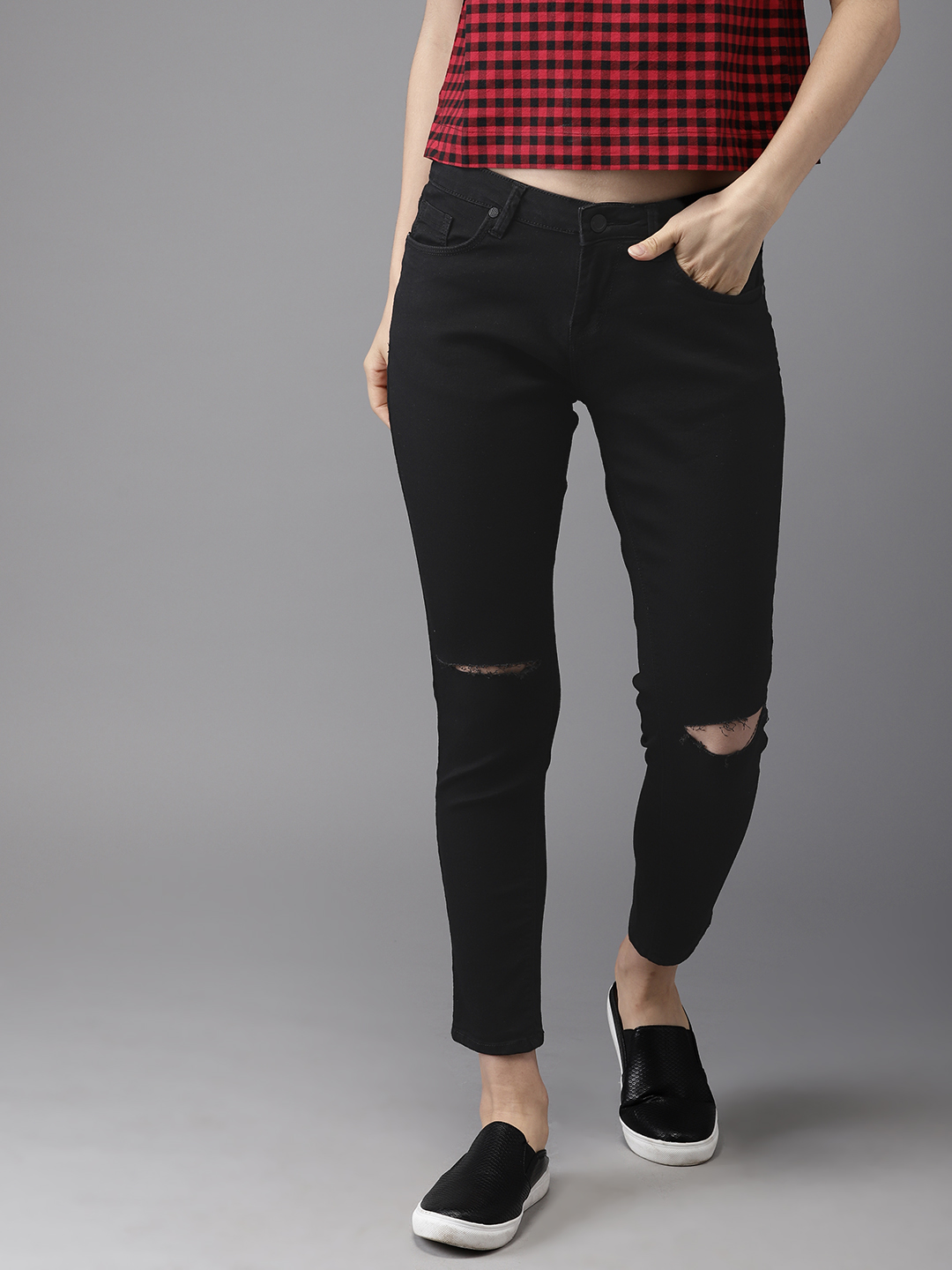 HERE&NOW Women Black Skinny Fit Low-Rise Ankle Length Slash Knee Stretchable Jeans Price in India