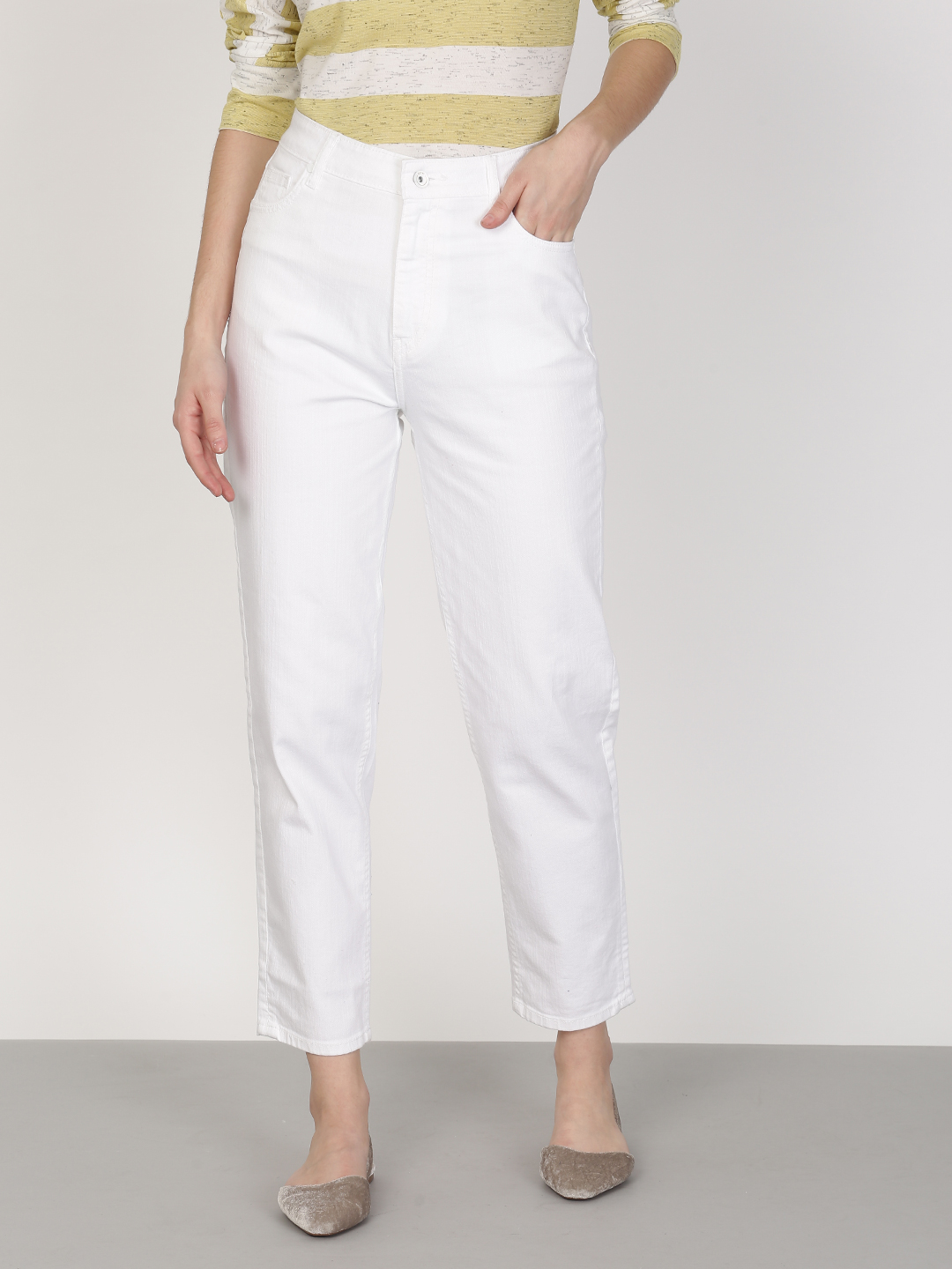 ether Women White Mom Tapered Fit High-Rise Clean Look Stretchable Cropped Jeans Price in India