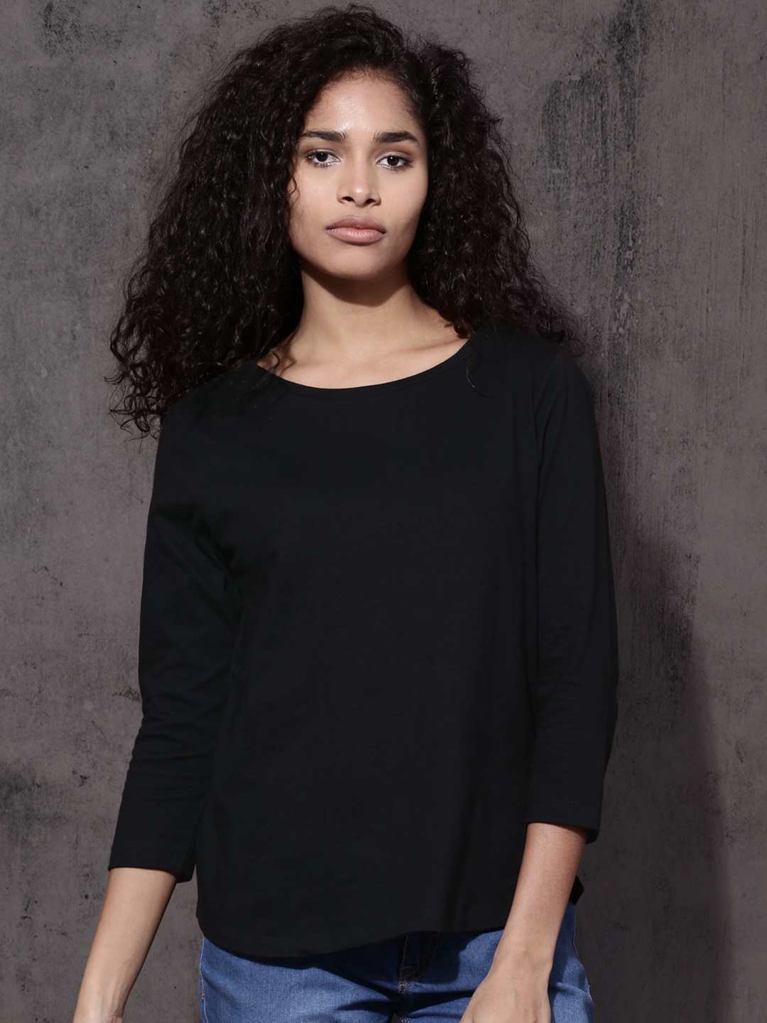 Roadster Women Black Solid Round Neck T-shirt Price in India