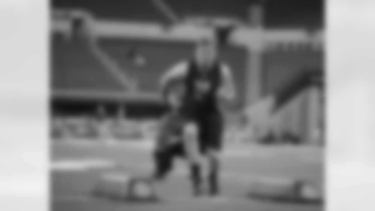 DE Carl Nassib