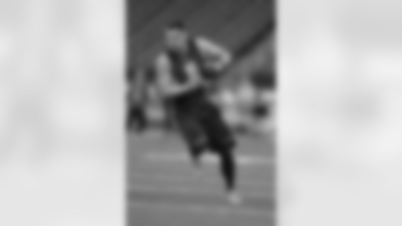 TE Nick Vannett